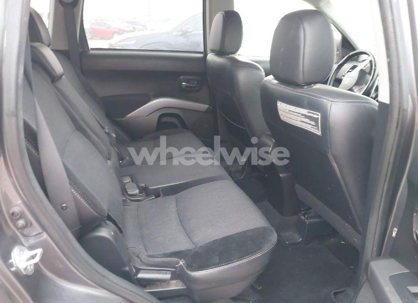 Photo 8 of 2011 Mitsubishi Outlander SE (VIN JA4AS3AW4BU023760)
