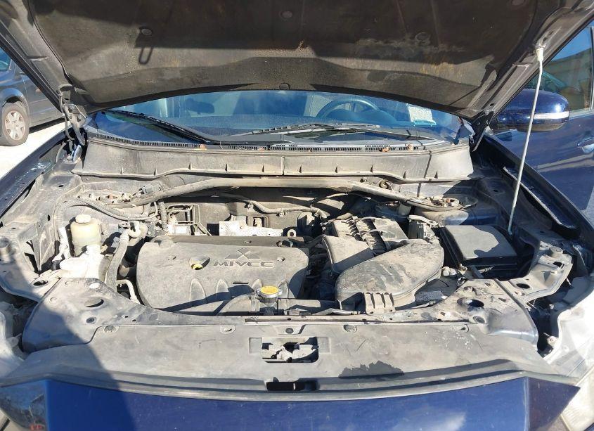 Photo 10 of 2011 Mitsubishi Outlander SE (VIN JA4AS3AW9BU017176)