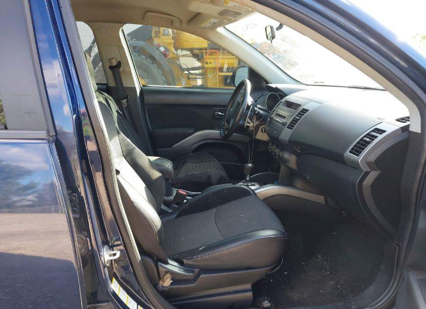 Photo 5 of 2011 Mitsubishi Outlander SE (VIN JA4AS3AW9BU017176)