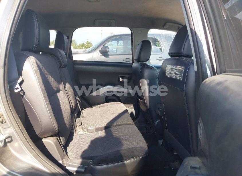 Photo 8 of 2011 Mitsubishi Outlander SE (VIN JA4AS3AWXBU022418)