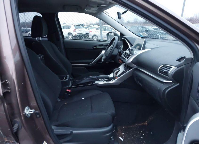 Photo 5 of 2019 Mitsubishi Eclipse CROSS LE (VIN JA4AT4AA8KZ002369)