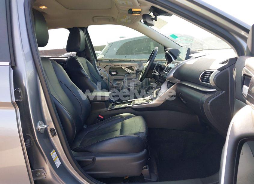 Photo 5 of 2019 Mitsubishi Eclipse CROSS SEL (VIN JA4AT5AA0KZ052429)