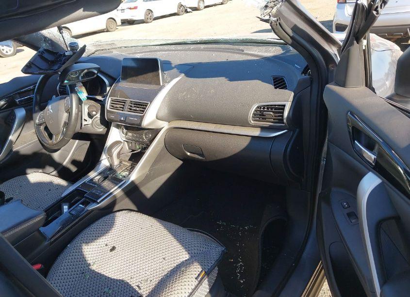 Photo 5 of 2020 Mitsubishi Eclipse CROSS SE 1.5T AWC/SEL 1.5T AWC (VIN JA4AT5AA6LZ017640)