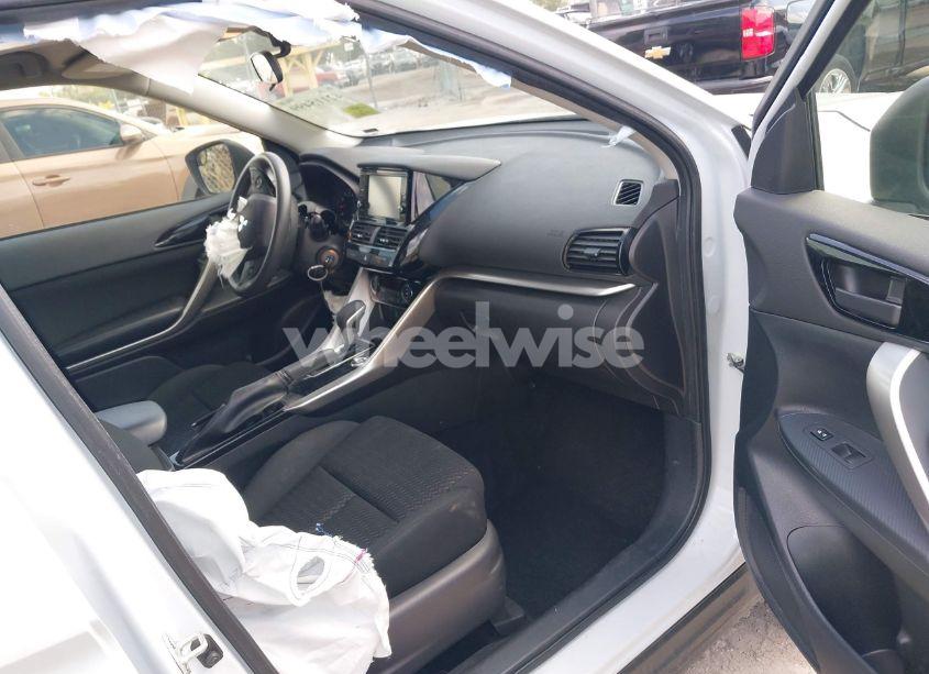 Photo 5 of 2023 Mitsubishi Eclipse CROSS ES S-AWC (VIN JA4ATUAAXPZ050320)