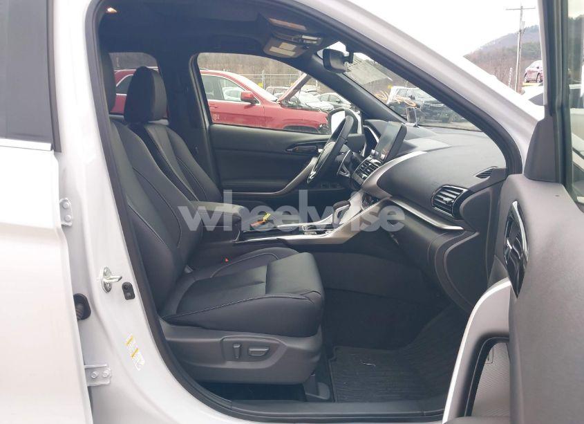 Photo 5 of 2024 Mitsubishi Eclipse CROSS SE S-AWC/SEL S-AWC (VIN JA4ATWAA7RZ000716)