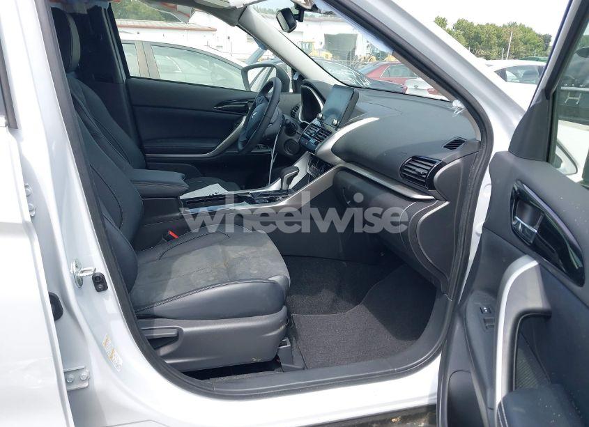 Photo 5 of 2023 Mitsubishi Eclipse CROSS SE S-AWC (VIN JA4ATWAAXPZ042276)