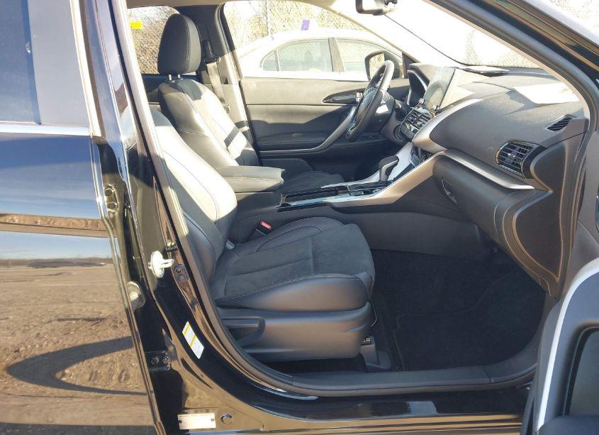 Photo 5 of 2024 Mitsubishi Eclipse CROSS SE /SEL (VIN JA4ATWAAXRZ004534)