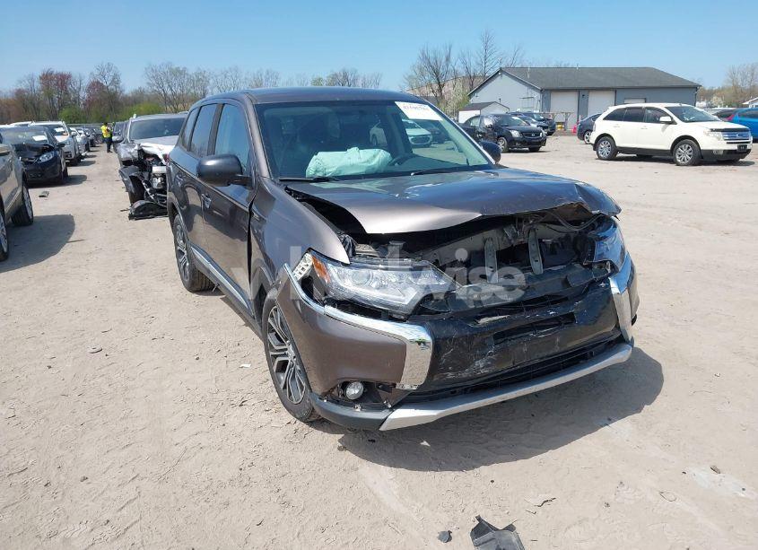 2018 Mitsubishi Outlander ES (VIN JA4AZ2A31JZ003933) main photo