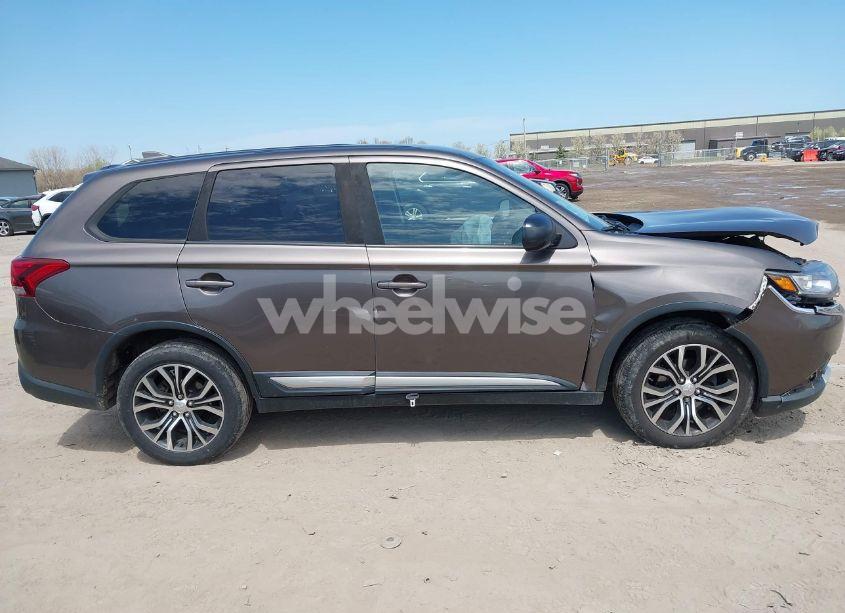 Photo 14 of 2018 Mitsubishi Outlander ES (VIN JA4AZ2A31JZ003933)