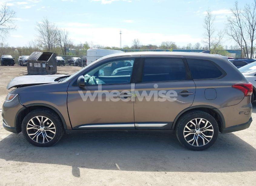 Photo 15 of 2018 Mitsubishi Outlander ES (VIN JA4AZ2A31JZ003933)