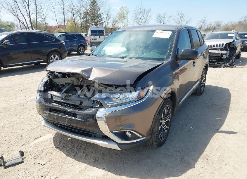 Photo 2 of 2018 Mitsubishi Outlander ES (VIN JA4AZ2A31JZ003933)