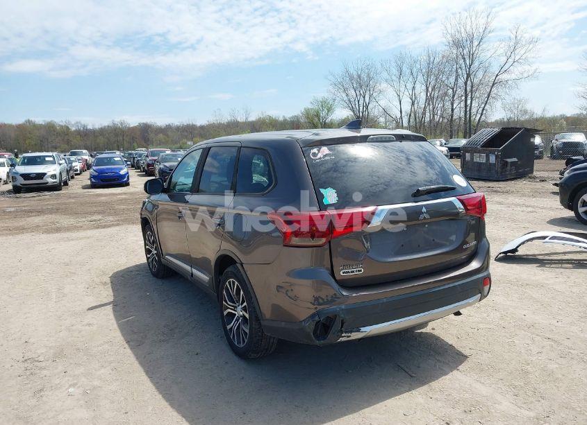 Photo 3 of 2018 Mitsubishi Outlander ES (VIN JA4AZ2A31JZ003933)