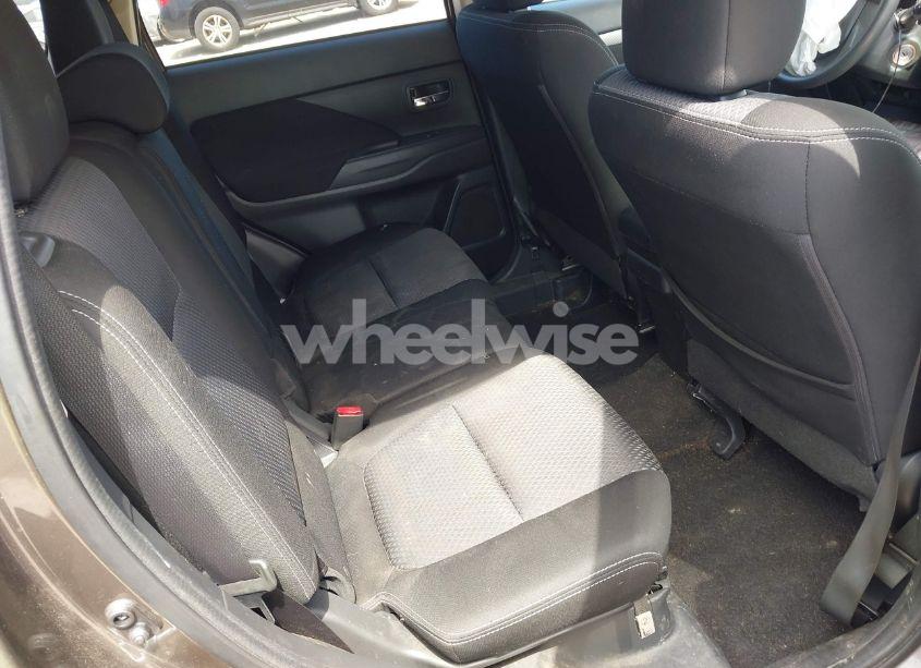 Photo 8 of 2018 Mitsubishi Outlander ES (VIN JA4AZ2A31JZ003933)