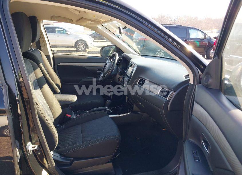 Photo 5 of 2017 Mitsubishi Outlander ES (VIN JA4AZ2A32HZ061771)