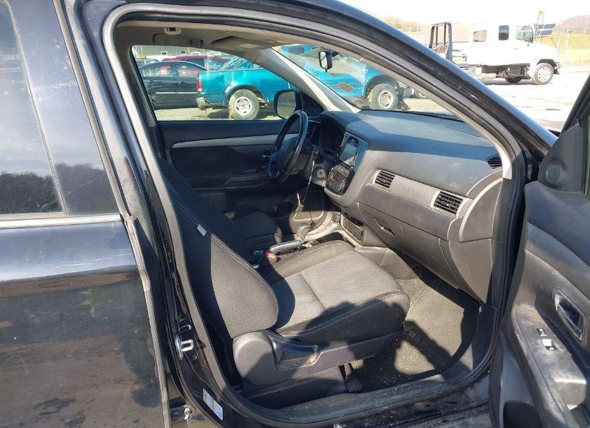Photo 5 of 2017 Mitsubishi Outlander ES (VIN JA4AZ2A33HZ058216)