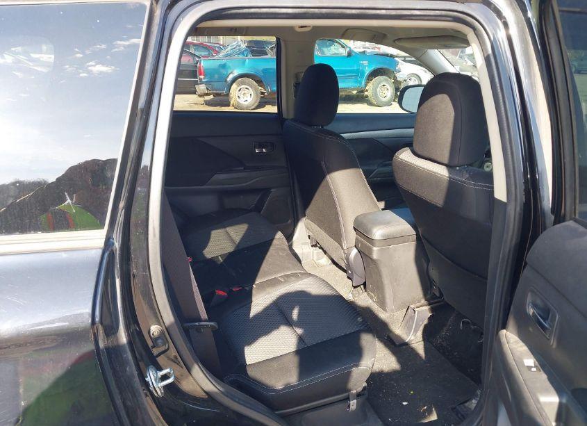 Photo 8 of 2017 Mitsubishi Outlander ES (VIN JA4AZ2A33HZ058216)