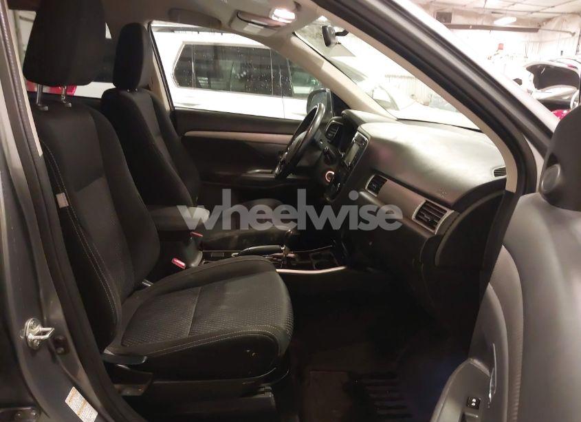 Photo 5 of 2017 Mitsubishi Outlander ES (VIN JA4AZ2A36HZ038848)