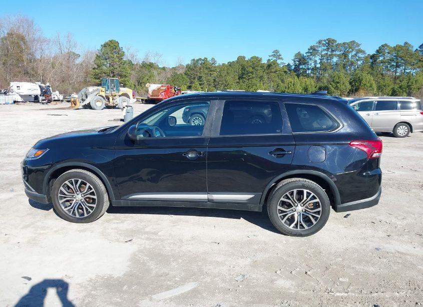 Photo 14 of 2018 Mitsubishi Outlander ES (VIN JA4AZ2A36JZ003894)
