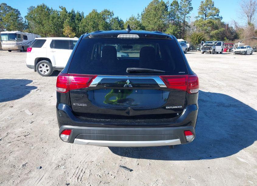 Photo 16 of 2018 Mitsubishi Outlander ES (VIN JA4AZ2A36JZ003894)