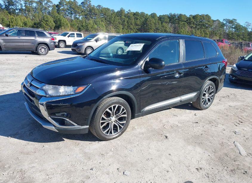 Photo 2 of 2018 Mitsubishi Outlander ES (VIN JA4AZ2A36JZ003894)