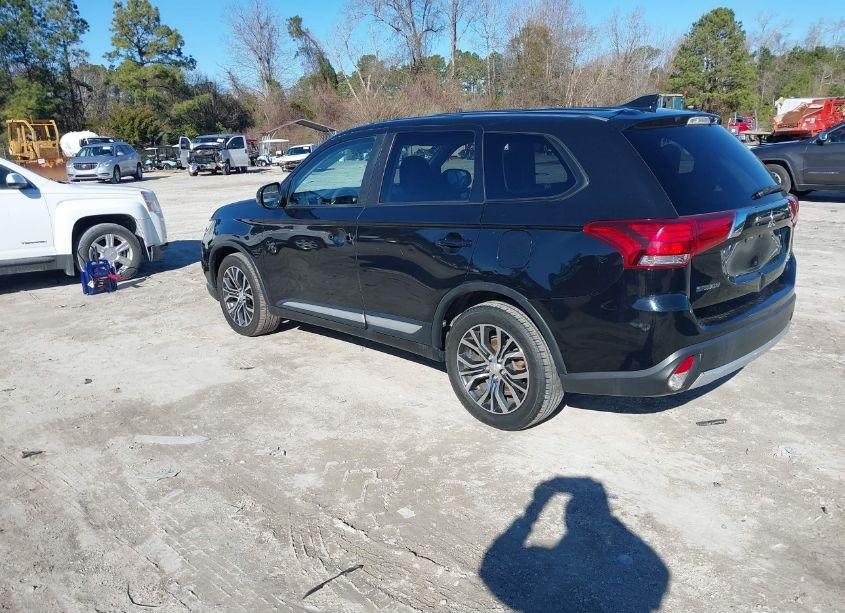 Photo 3 of 2018 Mitsubishi Outlander ES (VIN JA4AZ2A36JZ003894)