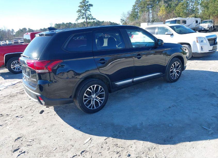 Photo 4 of 2018 Mitsubishi Outlander ES (VIN JA4AZ2A36JZ003894)