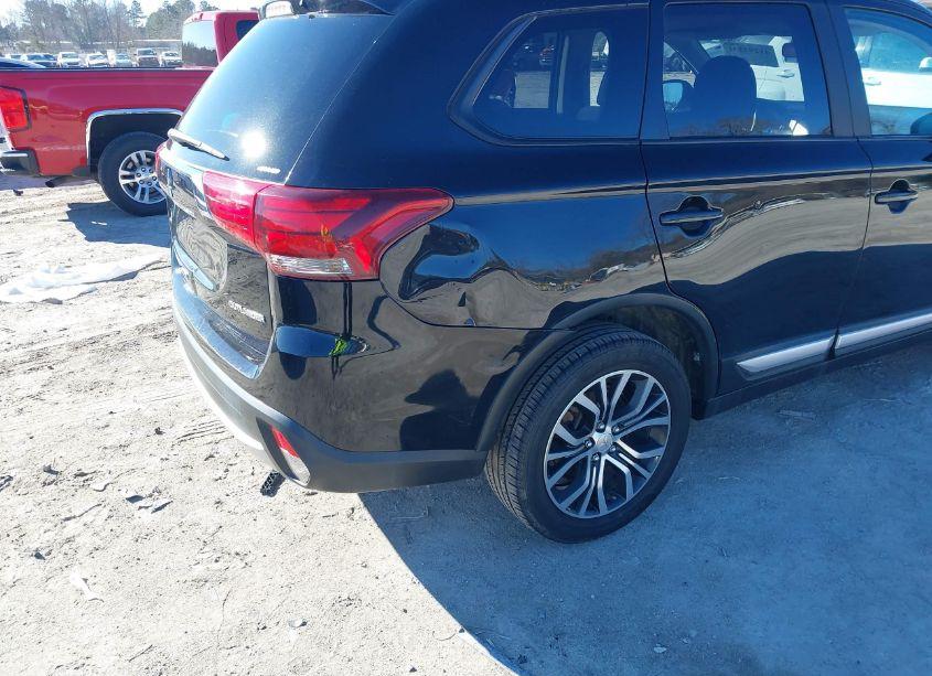Photo 6 of 2018 Mitsubishi Outlander ES (VIN JA4AZ2A36JZ003894)