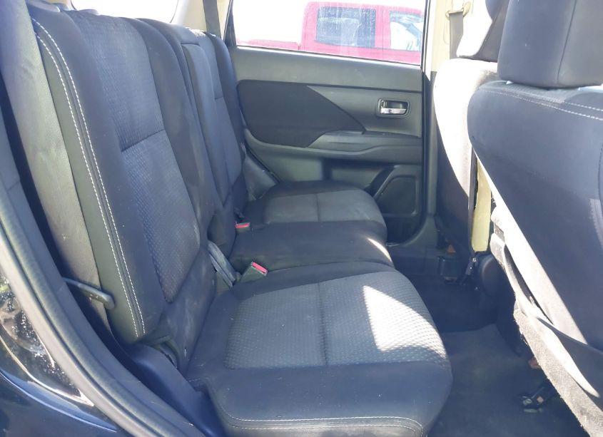 Photo 8 of 2018 Mitsubishi Outlander ES (VIN JA4AZ2A36JZ003894)
