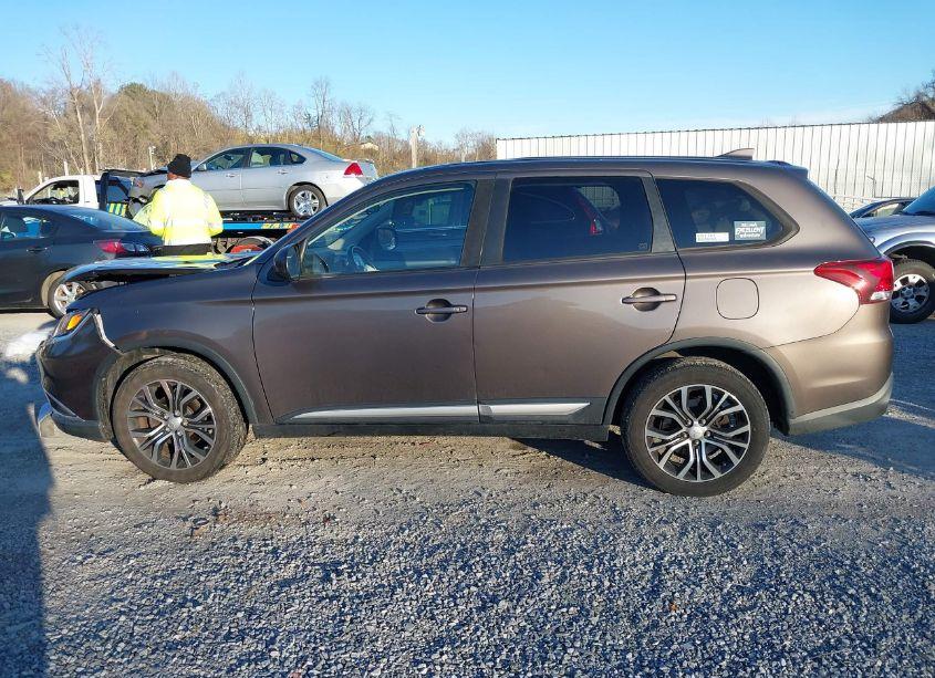 Photo 14 of 2017 Mitsubishi Outlander ES (VIN JA4AZ2A37HZ012257)