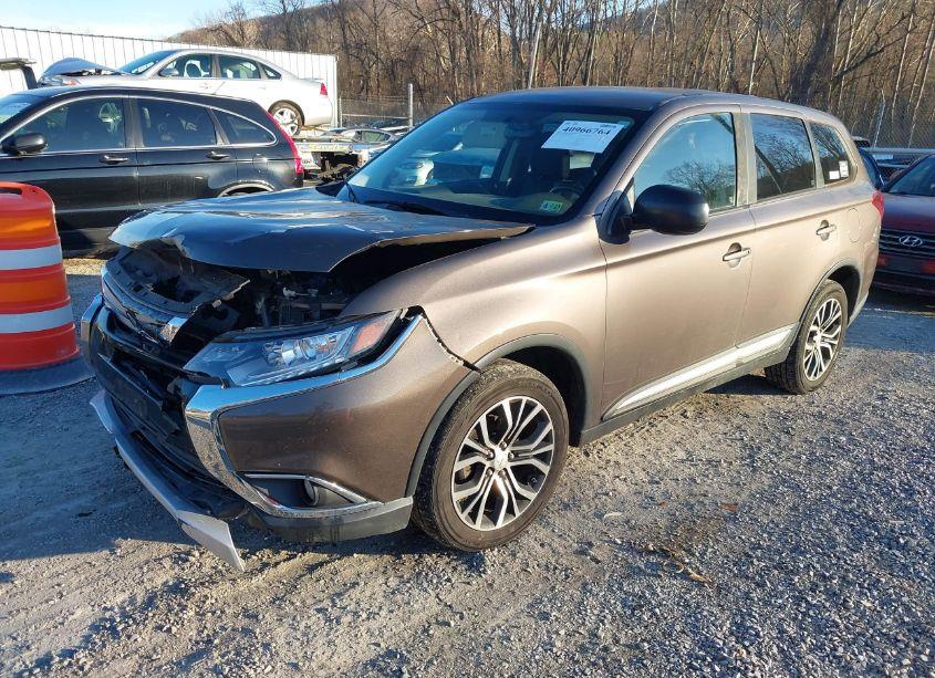 Photo 2 of 2017 Mitsubishi Outlander ES (VIN JA4AZ2A37HZ012257)