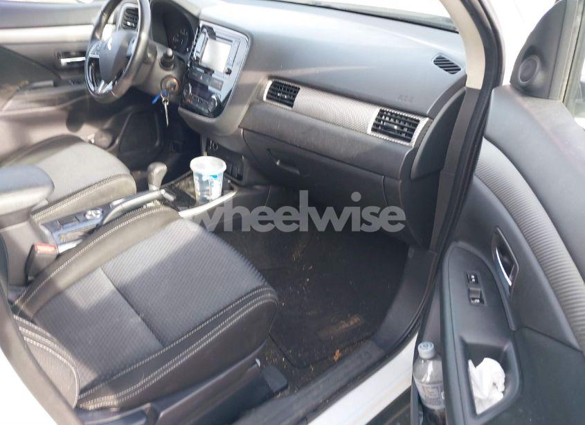 Photo 5 of 2017 Mitsubishi Outlander ES (VIN JA4AZ2A38HZ052220)