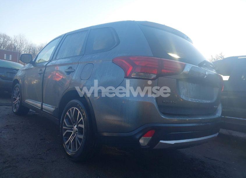Photo 3 of 2017 Mitsubishi Outlander ES (VIN JA4AZ2A3XHZ035631)