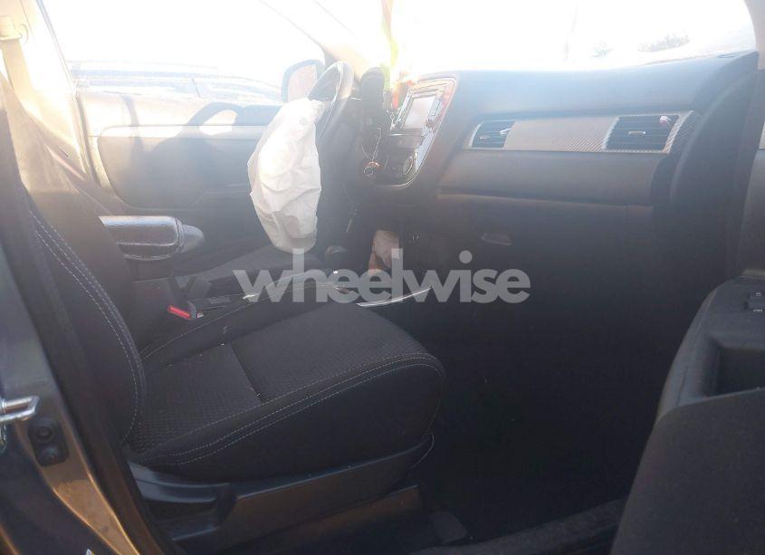 Photo 5 of 2017 Mitsubishi Outlander ES (VIN JA4AZ2A3XHZ035631)