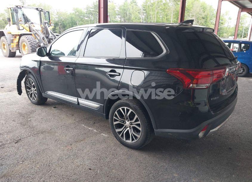 Photo 3 of 2018 Mitsubishi Outlander ES (VIN JA4AZ2A3XJZ007219)