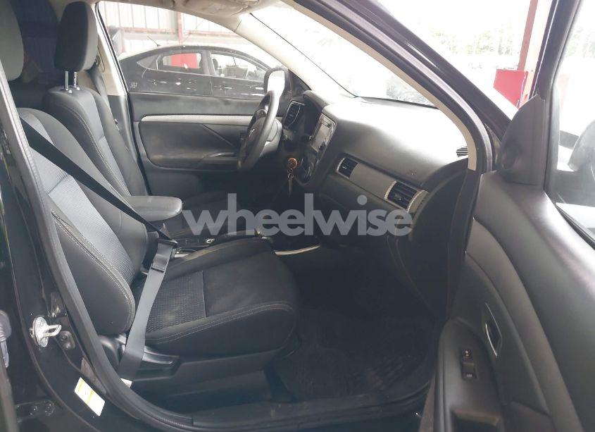 Photo 5 of 2018 Mitsubishi Outlander ES (VIN JA4AZ2A3XJZ007219)