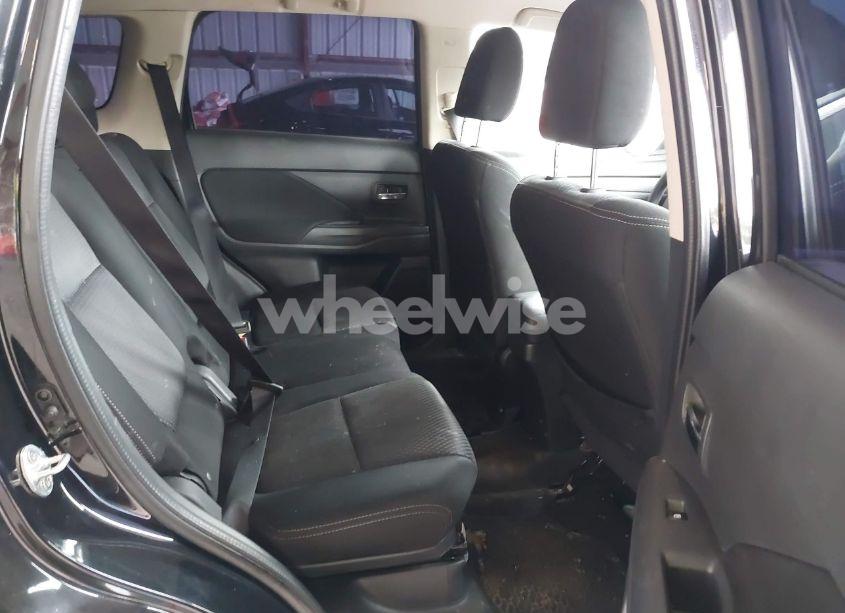 Photo 8 of 2018 Mitsubishi Outlander ES (VIN JA4AZ2A3XJZ007219)