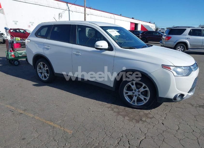 2015 Mitsubishi Outlander SE (VIN JA4AZ3A30FZ003872) main photo