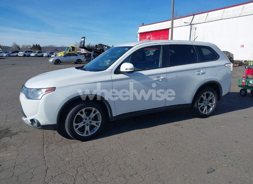 Photo 2 of 2015 Mitsubishi Outlander SE (VIN JA4AZ3A30FZ003872)