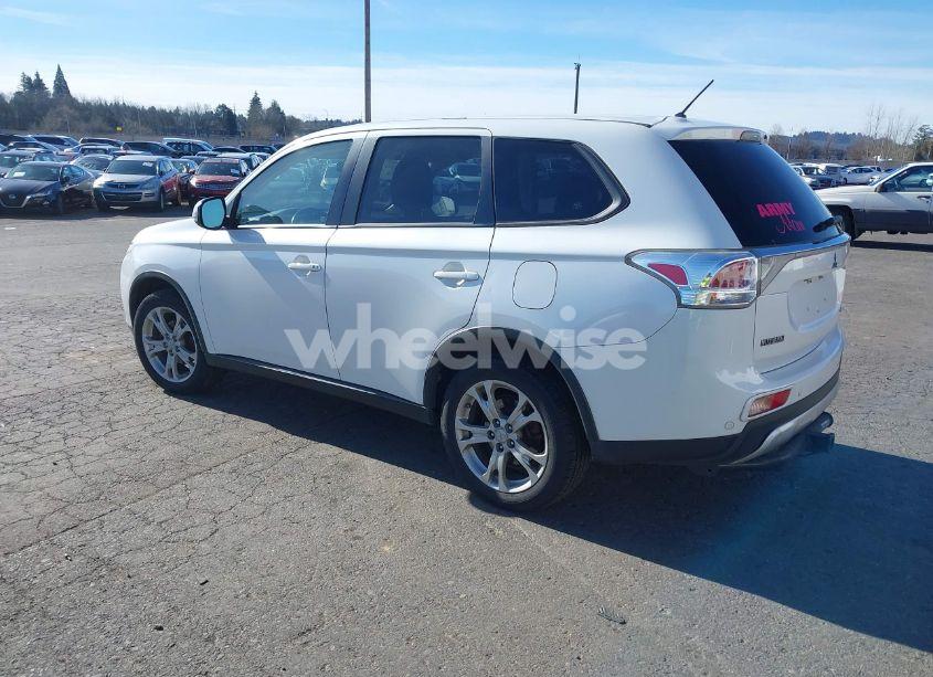 Photo 3 of 2015 Mitsubishi Outlander SE (VIN JA4AZ3A30FZ003872)