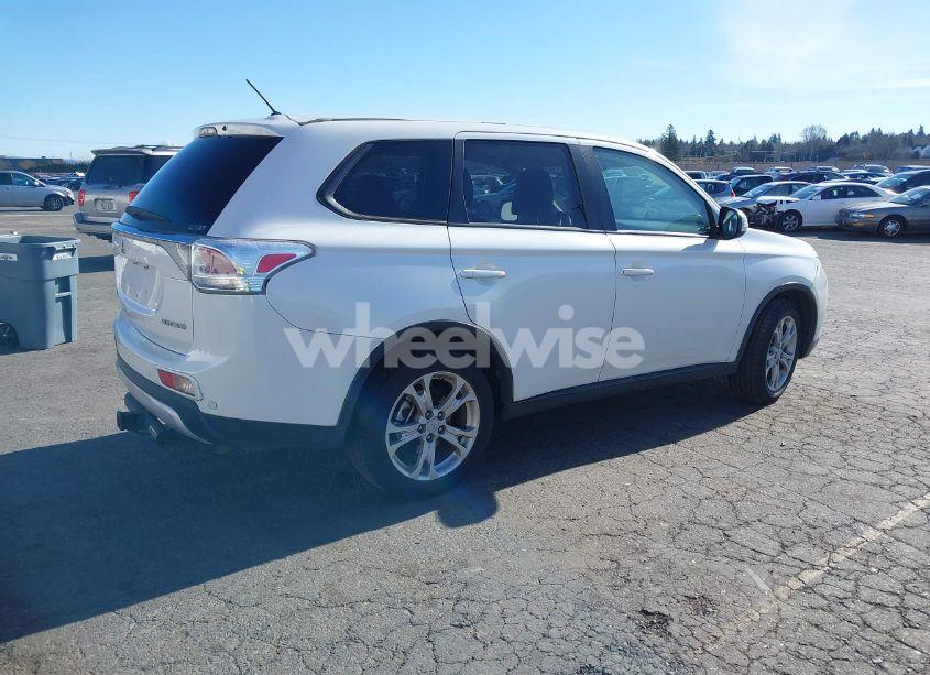 Photo 4 of 2015 Mitsubishi Outlander SE (VIN JA4AZ3A30FZ003872)