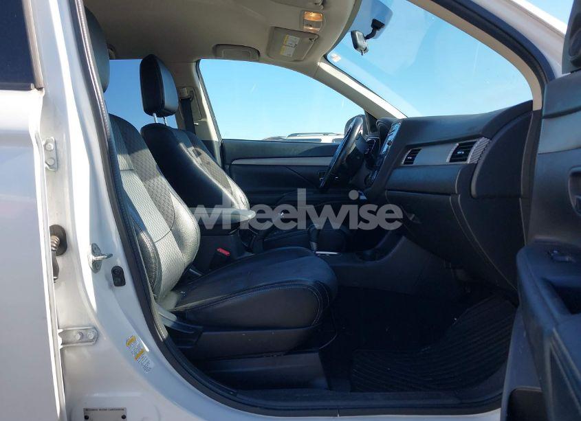 Photo 5 of 2015 Mitsubishi Outlander SE (VIN JA4AZ3A30FZ003872)