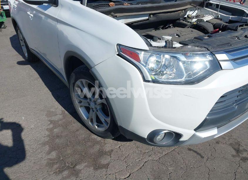 Photo 6 of 2015 Mitsubishi Outlander SE (VIN JA4AZ3A30FZ003872)