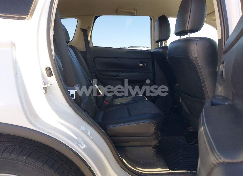 Photo 8 of 2015 Mitsubishi Outlander SE (VIN JA4AZ3A30FZ003872)