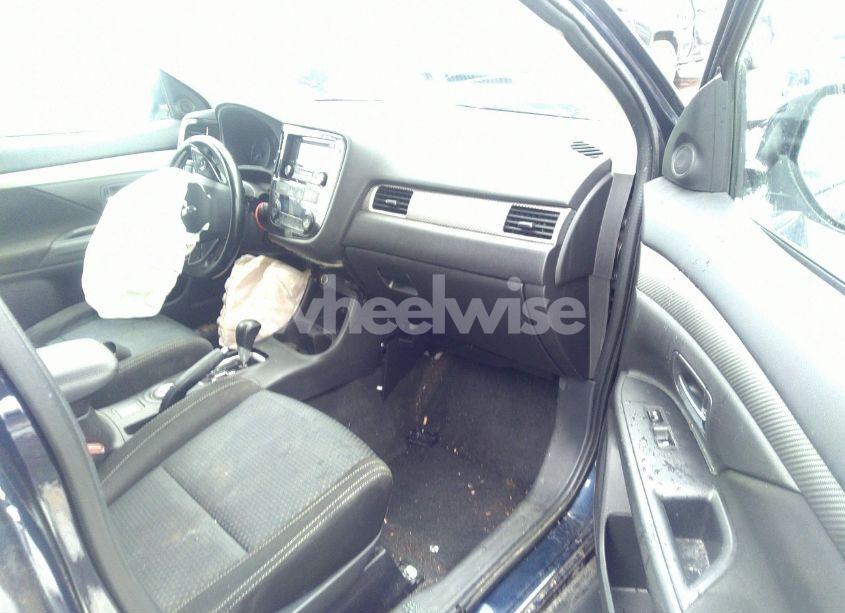 Photo 5 of 2016 Mitsubishi Outlander SE (VIN JA4AZ3A30GZ018051)