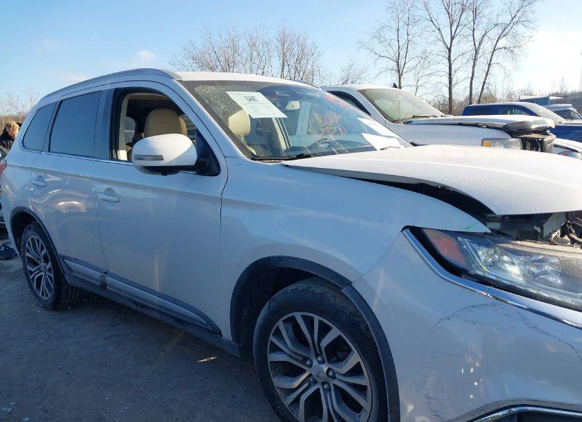 Photo 13 of 2017 Mitsubishi Outlander SE/SEL (VIN JA4AZ3A30HZ014390)