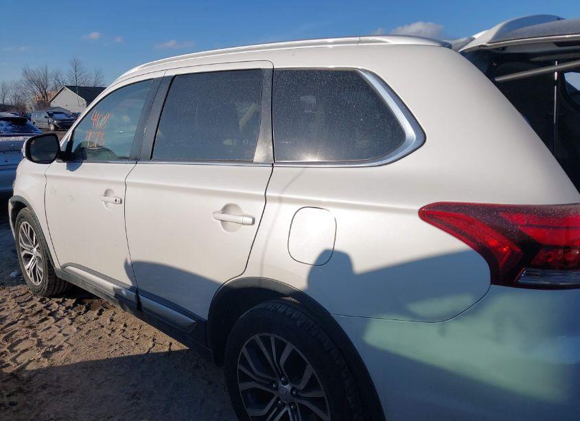Photo 14 of 2017 Mitsubishi Outlander SE/SEL (VIN JA4AZ3A30HZ014390)