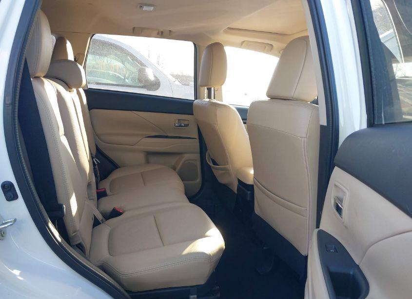 Photo 8 of 2017 Mitsubishi Outlander SE/SEL (VIN JA4AZ3A30HZ014390)