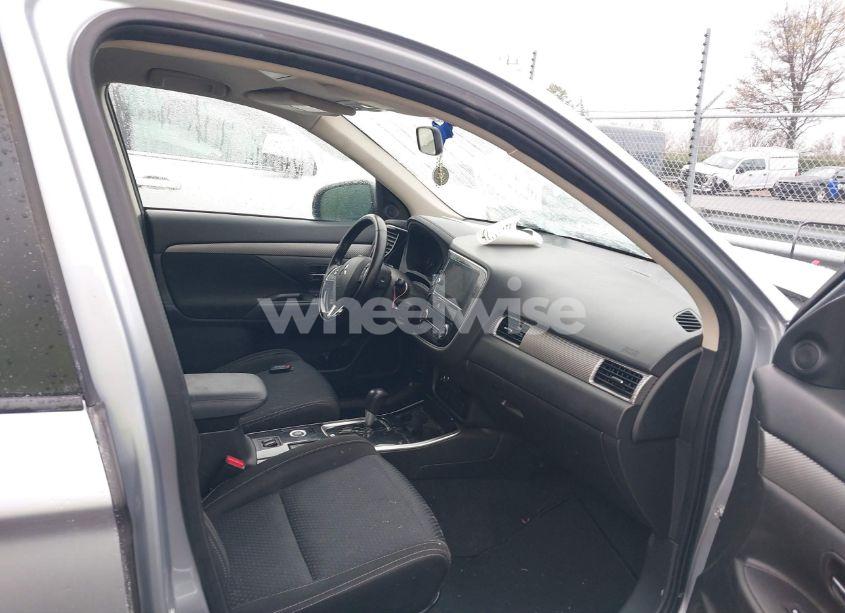 Photo 5 of 2017 Mitsubishi Outlander SE (VIN JA4AZ3A30HZ023106)