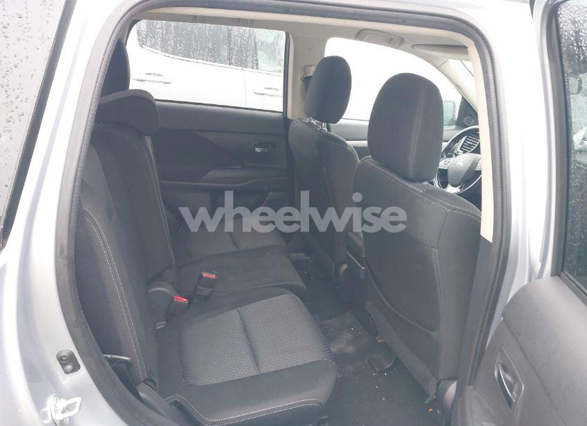 Photo 8 of 2017 Mitsubishi Outlander SE (VIN JA4AZ3A30HZ023106)