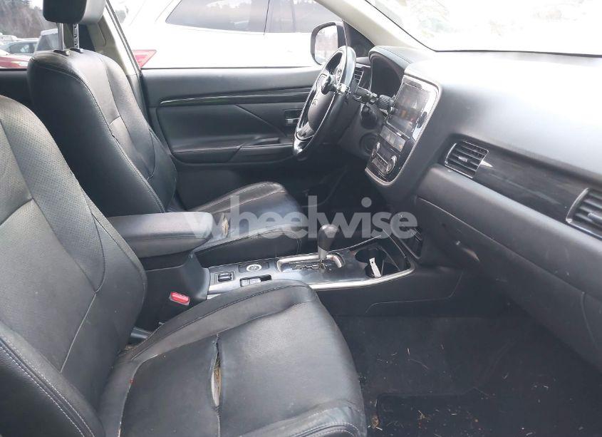 Photo 5 of 2017 Mitsubishi Outlander SE/SEL (VIN JA4AZ3A30HZ025647)